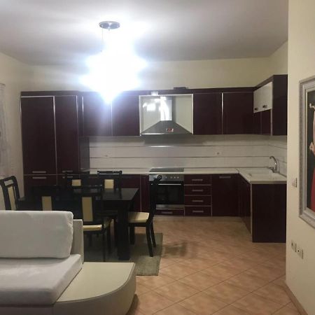 Lovely 2 Bedroom Apartment Tirana Exterior foto