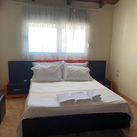 Lovely 2 Bedroom Apartment Tirana Exterior foto
